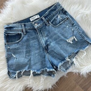 Abercrombie & Fitch Cutoff Short Curve Love Short